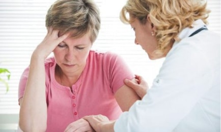 a female doctor consoling a lady