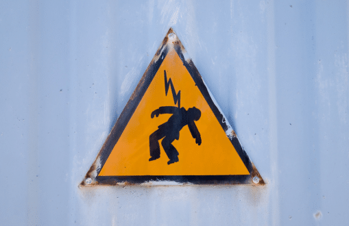 a sign that indicates electricity